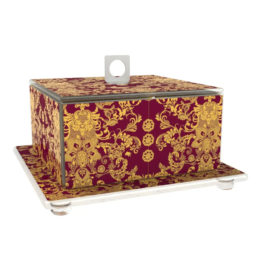 Cloche Plate in Yellow Gold - Welcome Amenities - 3/4 View