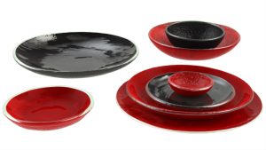 Coupe Plates Dinnerware, Black & Red Color Scheme
