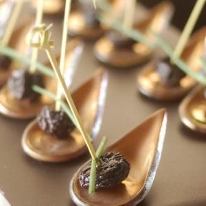 Elegant amuse bouche spoons and tasting spoons by MyGlassStudio perfect for gourmet presentations.