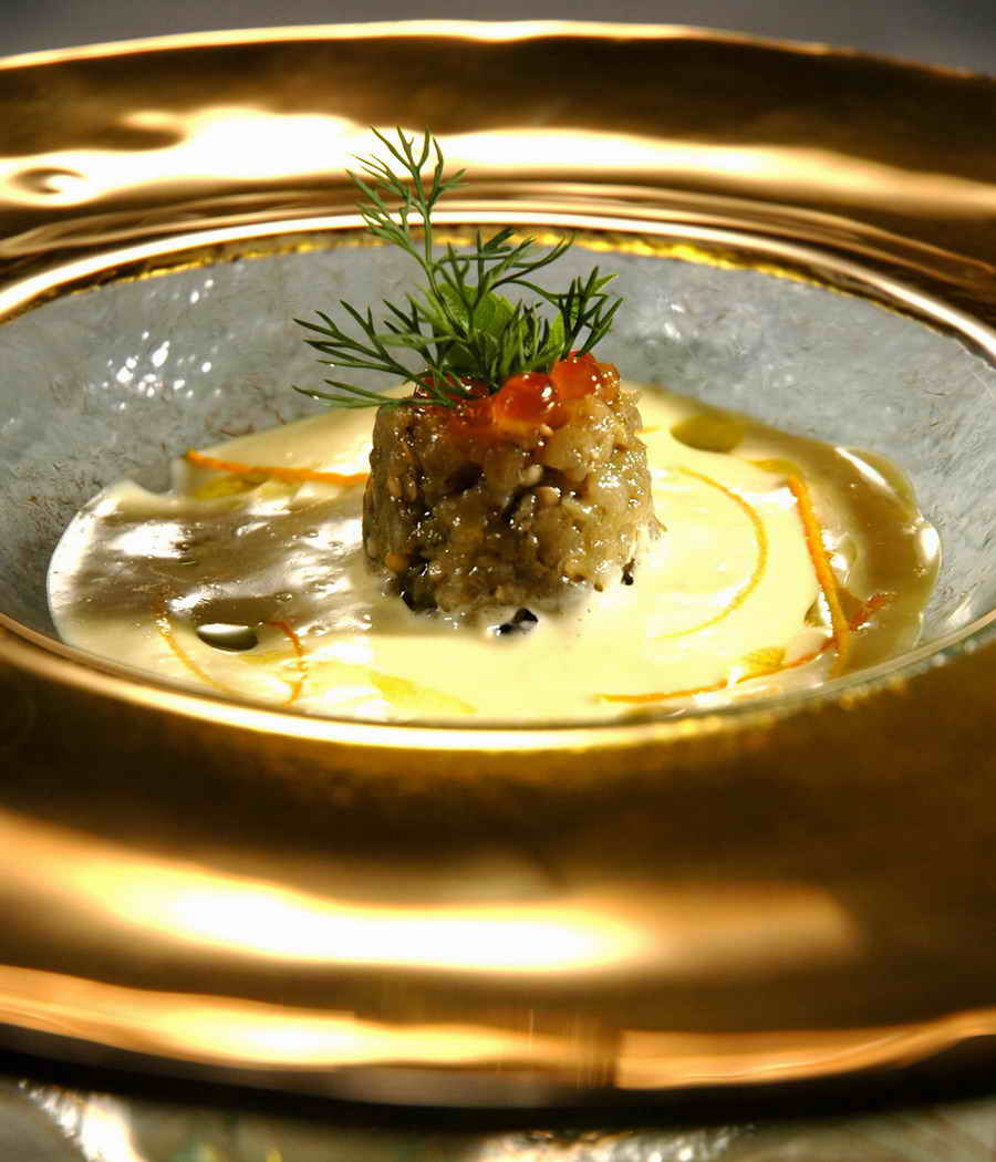 Bespoke fine dining plates glass hotel luxury designer MyGlassStudio