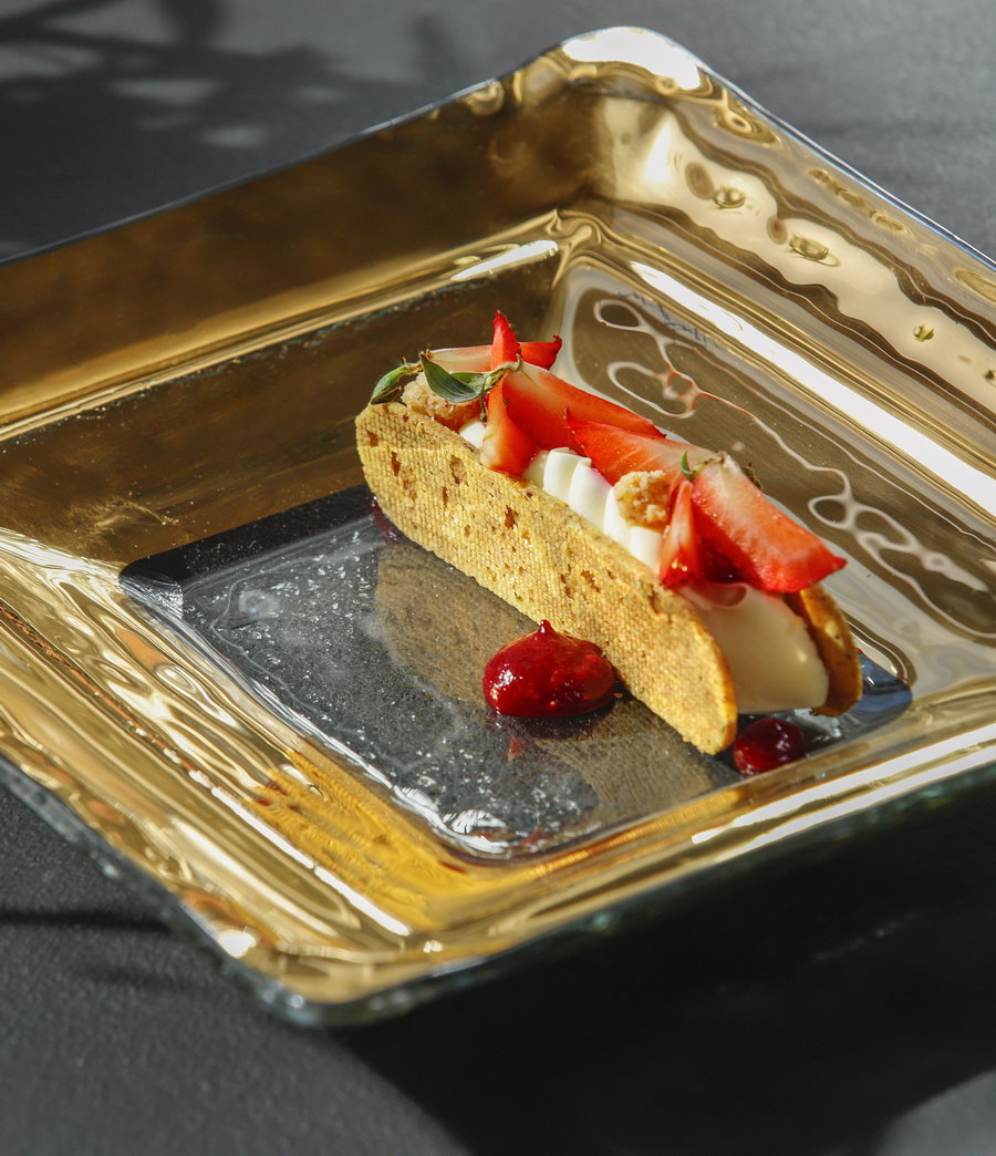 Glass plates for fine dining composition plating visual contrast MyGlassStudio